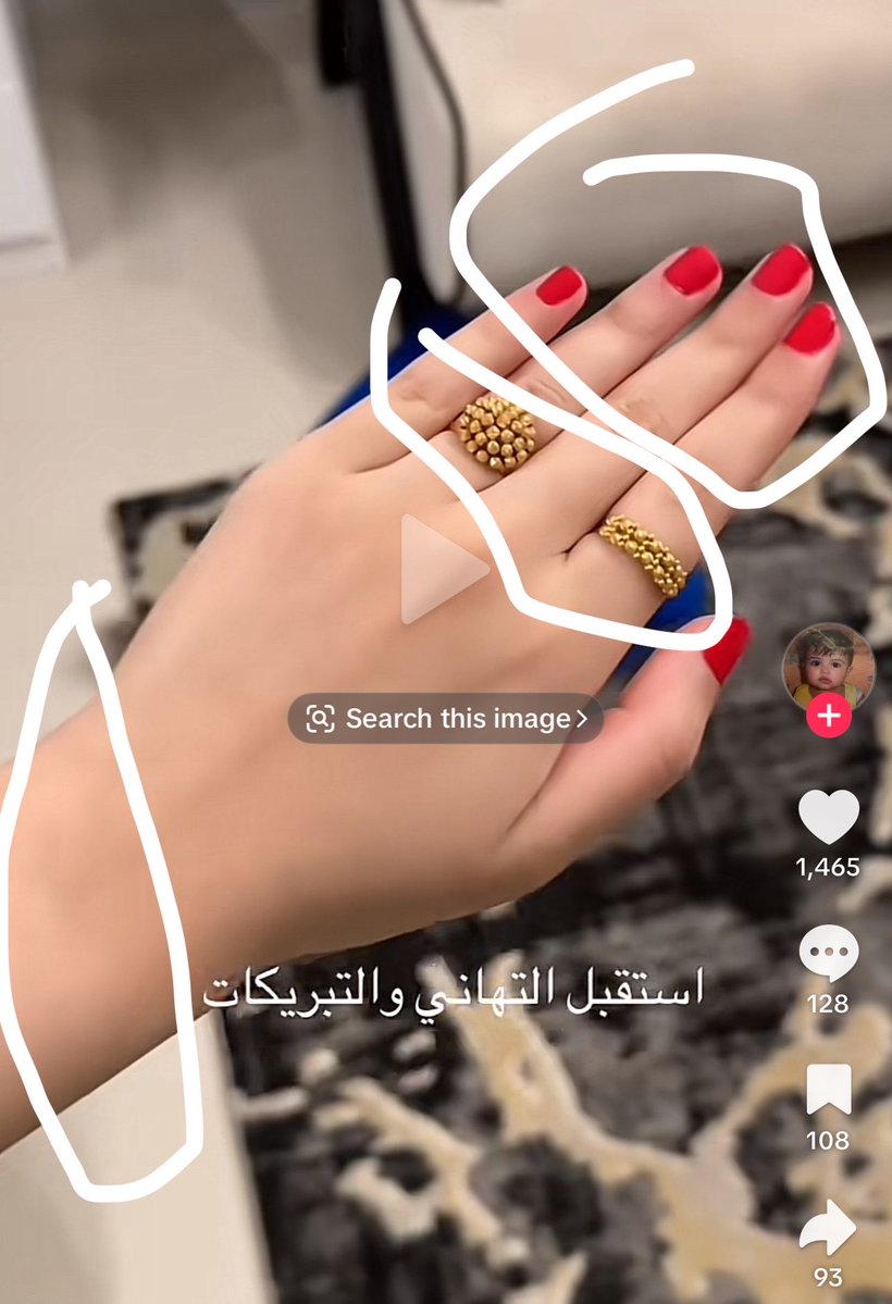 funeraltune's tweet photo. قال تعالى: ﴿وَلَا يُبْدِينَ زِينَتَهُنَّ إِلَّا مَا ظَهَرَ مِنْهَا﴾ 
وقال تعالى: ﴿وَقَرْنَ فِي بُيُوتِكُنَّ وَلَا تَبَرَّجْنَ تَبَرُّجَ الْجَاهِلِيَّةِ الْأُولَى﴾ 
يعني تبغى تقنعني الأستاذة هذي إنها تُحسب على المنقبات؟ لا والله يا قلبي أنتِ متبرجة باجماع السلف😬 https://t.co/59sTZGTxO9