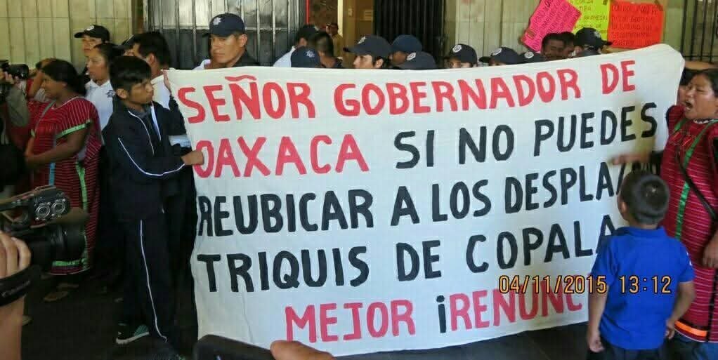 BasilioRamirezG's tweet photo. Más de 16 años desplazados y @salomonj sigue sin resolver la situación de los #triquis de #Copala. Familias encabezadas por Lorena Merino Martínez continúan esperando vivienda, territorio y una reubicación digna. @CIDH @chiaraUNHCR @Claudiashein @AcnurMexico @ECHO_LatAm #Oaxaca https://t.co/W7oWlgIZx8