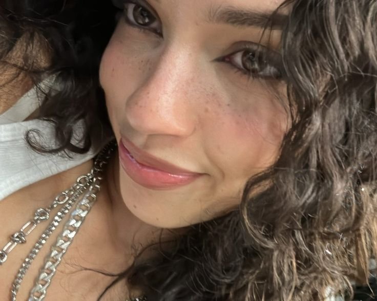 Anapoetryy's tweet photo. @Bestofdaniii #ProtectDani #DevotedToDaniela #DearDaniela https://t.co/xbk0aRFUhS