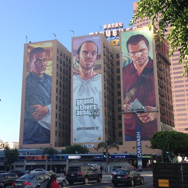 ComplexPop's tweet photo. Rockstar's marketing on the same building for 'GRAND THEFT AUTO' 📸 https://t.co/r8ZRRpb9fj