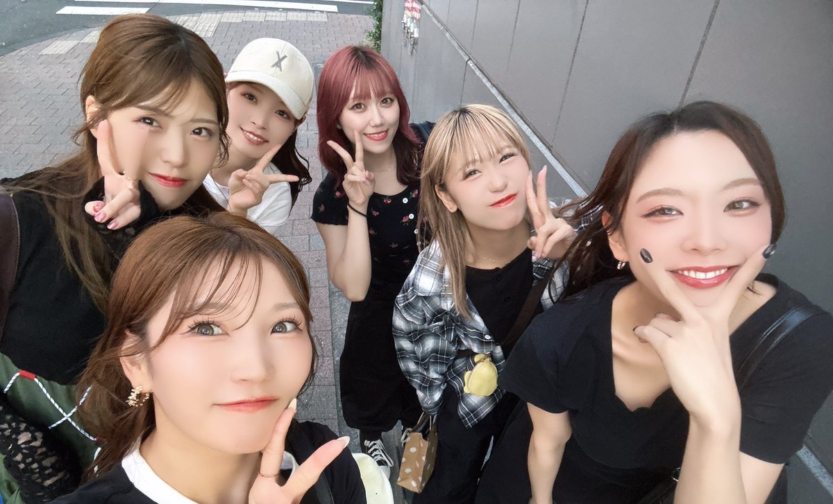 MasioMarcy's tweet photo. 全員可愛いって何事っ⁉️👀

そゆこと💜💙🧡❤️🤍💛✨💕🤘😊

@Finally_Rock #Finally #ファイナリー https://t.co/XQKOQ7bR7z
