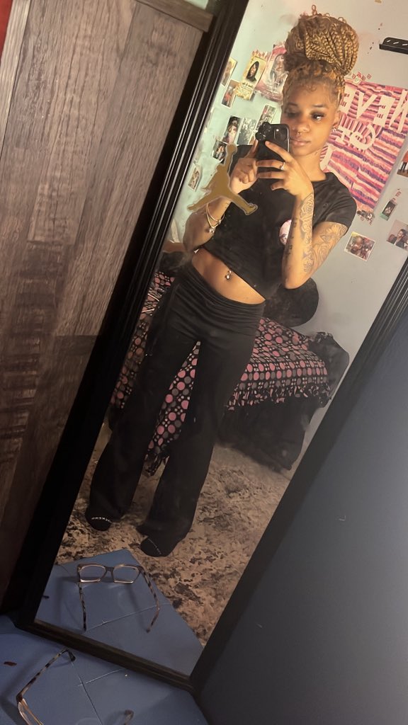 s0ftalien's tweet photo. Lil petite bitch some bad shit don’t need her ass did💋 https://t.co/iJpGH3ScHK