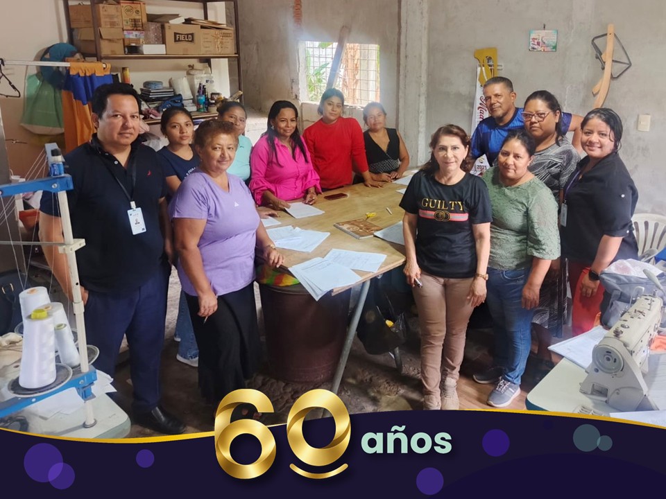 secap_ec's tweet photo. #SecapZona7 | ✂️🧵 El talento se demuestra haciendo.
En el centro operativo #Machala culminamos la toma de 45 examinaciones prácticas en el área Textil dirigidas a integrantes de la Asociación #ASOTENDALES, en el marco del convenio con CELEC EP Termogas Machala.
#Secap60Años https://t.co/TO259ngHSy