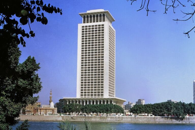 umutcagrisariii's tweet photo. Egypt has declared a counsellor at the Ethiopian Embassy in Cairo persona non grata, giving him 48 hours to leave, in response to Ethiopia expelling an Egyptian diplomat from Addis Ababa.

An Egyptian official source called Ethiopia's move "regrettable" and unjustified, stressing that Cairo does not interfere in other states' internal affairs. The source accused Addis Ababa of blaming foreign interference to deflect from its own domestic crises.