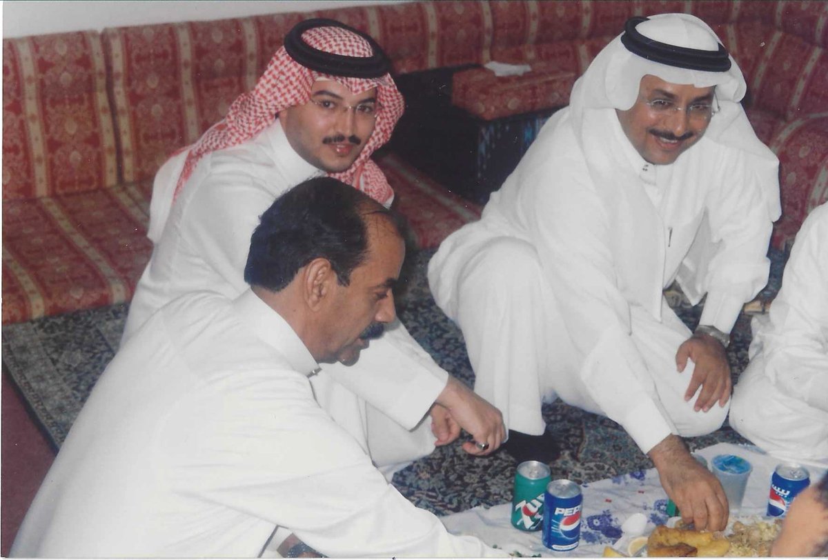 DrMalowein's tweet photo. #ناصر_الراجح رحمه الله.
الصورة تتحدث.
لقطات من دورية استمرت عشرين عاماً، من 1415 - 1435هـ.
من أعضائها: ناصر الراجح، اللواء أحمد السعد، محمد الصيخان، محمد المهلل، محمد العقيلي، ماجد المهنا، محمد العبداللطيف، إبراهيم المزروع، المذيع أحمد شفلوت، محمد العوين. https://t.co/tLIVuo6Q7R