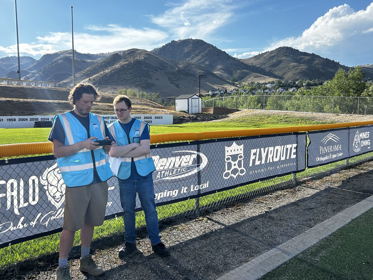FlyRouteDrones's tweet photo. What makes GREAT drone film?? GREAT people! 🤜🤛

Blessed to work with such a talented pool of @flyroutedrones pilots. Grateful for all you do!
🚁🎮

#takeflightWINmore #dronesforathletics #highschoolfootball https://t.co/J8yXkr4euX