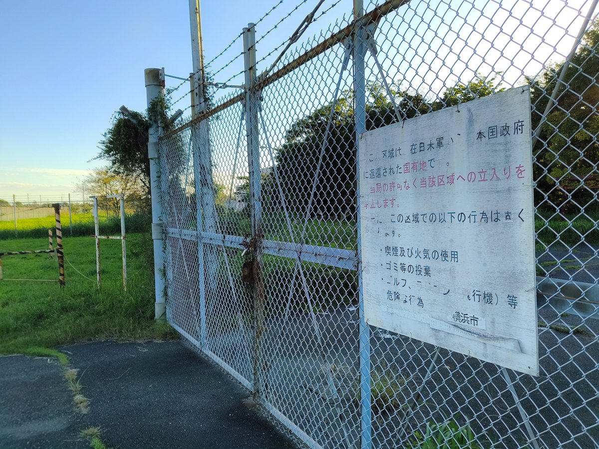 chigasakibook's tweet photo. イトーヨーカドー立場店��らかまくらみちを南へ1キロあまり。小学生のころから地図帳を開くたび「この丸いのはなんだ？」と思っていたところへ初めて行ってみました。

古本市Ⅱは10月12日まで開催中。＃横浜　＃古書 https://t.co/zDs1ts4GyR