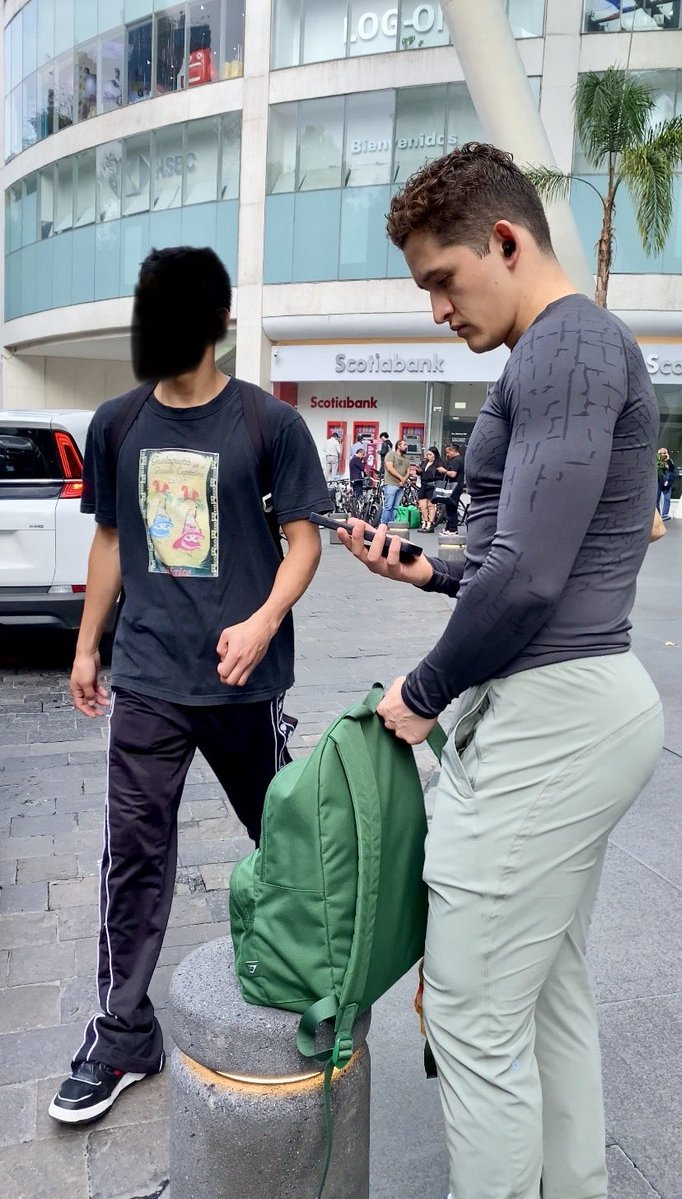 CarlosJaviln2o's tweet photo. Es que solo de verlo de lejos ya estaba empezando a chorrear, ese culo es la perfección fusionada con todo su cuerpo #nalgonescallejeros #nalgon #culon #culodemacho #paparazzicallejero #paparazzinalgon #cazadordeculos #cazadordenalgones #menass https://t.co/lNWR8GajCs
