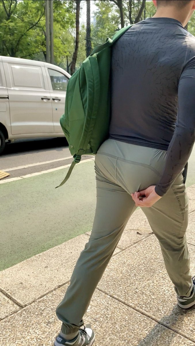 CarlosJaviln2o's tweet photo. Es que solo de verlo de lejos ya estaba empezando a chorrear, ese culo es la perfección fusionada con todo su cuerpo #nalgonescallejeros #nalgon #culon #culodemacho #paparazzicallejero #paparazzinalgon #cazadordeculos #cazadordenalgones #menass https://t.co/lNWR8GajCs