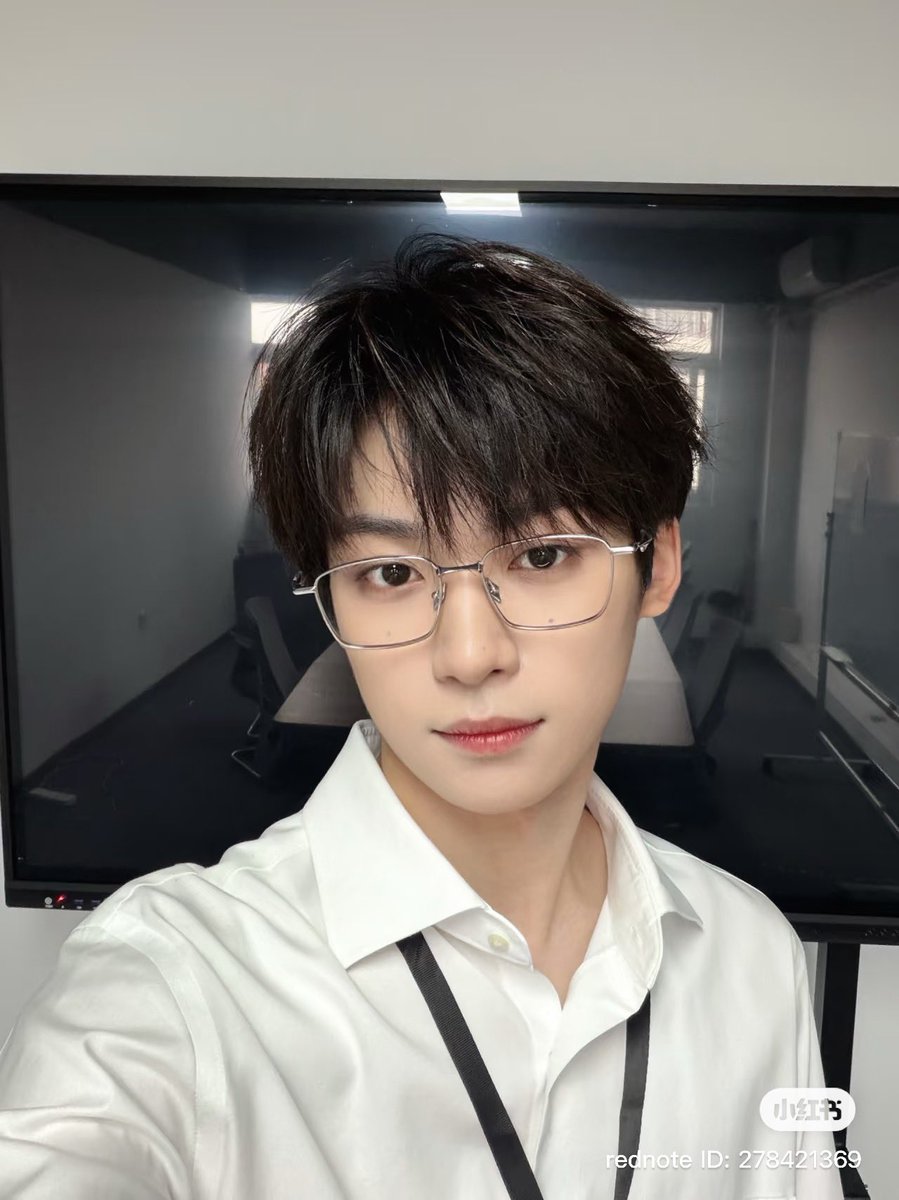 iampk_z's tweet photo. [261001] ZiYu Rednote Comment

Happy holiday! One selfie 🤳

#ZiYu #梓渝 https://t.co/s6wZX4ZQpe