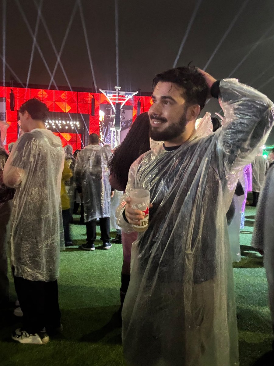 Yuri_bc4's tweet photo. Nem acredito que recuperei as fotos desse dia 💙 #rir2026 #rockinrio https://t.co/RvQ3MI3yRo