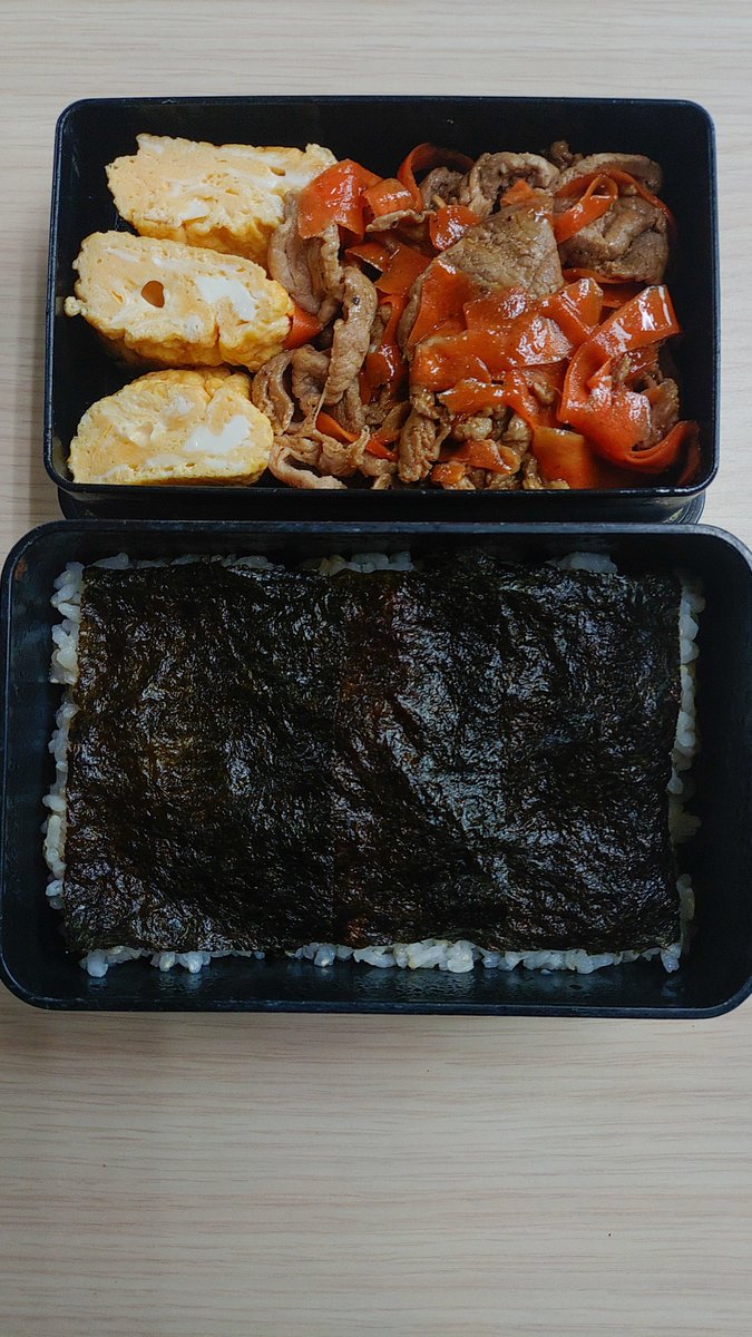 tomorrow1966's tweet photo. 今日の弁当
玉子焼き、豚肉と人参のオイスターソース、海苔弁当
#お弁当記録 https://t.co/iJgM8NUgeX