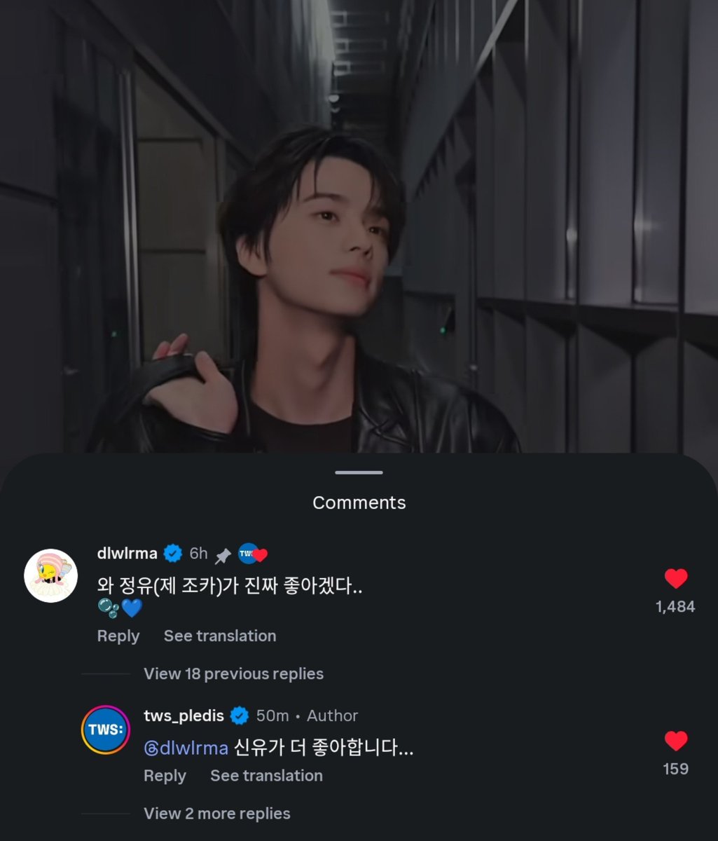 shinyutsel's tweet photo. IU sbn : wah jeongyu (keponakanku) pasti suka liatnya.. 🫧💙
🥟 : shinyu lebih suka...

gemasnya😭😭💙 https://t.co/D69TtWvesC