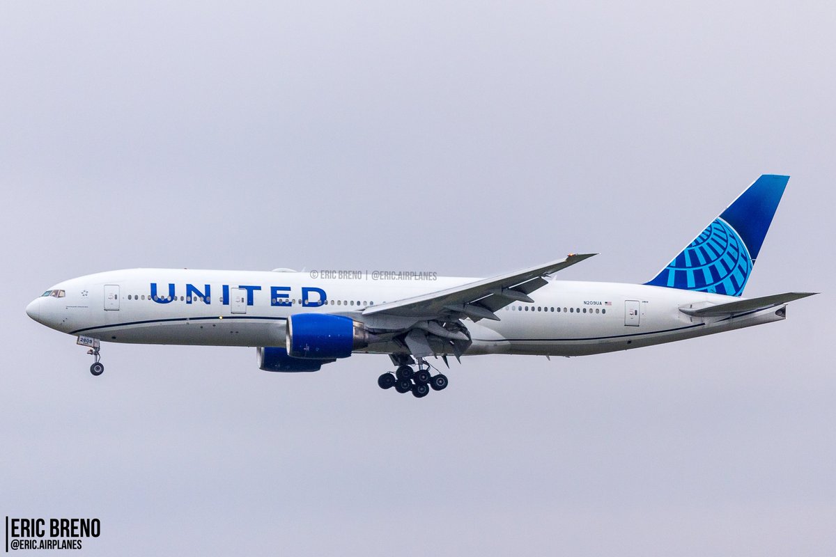 EBaviation's tweet photo. Como uma singela homenagem ao Lito, deixo aqui uma combinação que o deixaria feliz:

Boeing 777 da United chegando em Guarulhos, vindo de Newark. https://t.co/1Ubj1qx0FJ