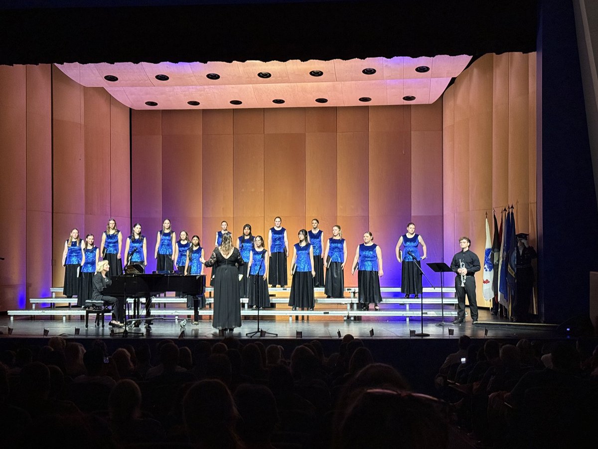 AdminLeadServe's tweet photo. O’Connor choir in full effect tonight celebrating America’s 250th  birthday! A great crowd tonight too!@DVUSD @OHS_Eagles @DVUSD @DVUSDFineArts https://t.co/hO1JNsOQY9