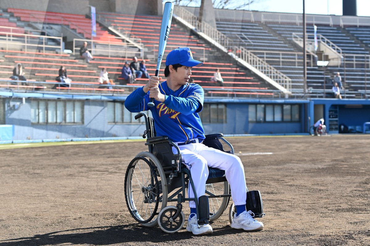 4out_movie's tweet photo. ⒸⒽⒶⓇⒶⒸⓉⒺⓇ
下井正士（丸山聡）

両下肢麻痺で車いすユーザー
走れないから野球は無理だと諦めてチームの練習を眺めていたところ、島野に声をかけられ「東京ブルーフェニックス」に加入、代打を務める

元巨人・クロマティ選手の大ファン

『4アウト ─もう一度、プレイボール─』
11月6日(金)公開 #映画4アウト
https://t.co/WqnEjxnkVC