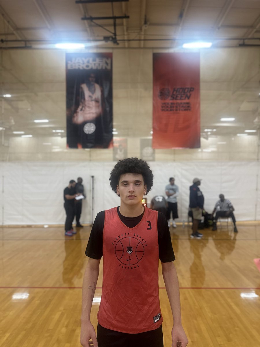 hoopseen's tweet photo. Flowery Branch : W 
South Gwinnett : L

Flowery Branch takes home a win over South Gwinnett. Remington Akins led the way for Flowery Branch with 17 points, consistently getting to the rim and thriving in transition. Akins is a crafty guard with good size who deserves some looks from college coaches during his senior season. This Flowery Branch team has continued to look better and better each week. #FallLeague @Remington_Akins