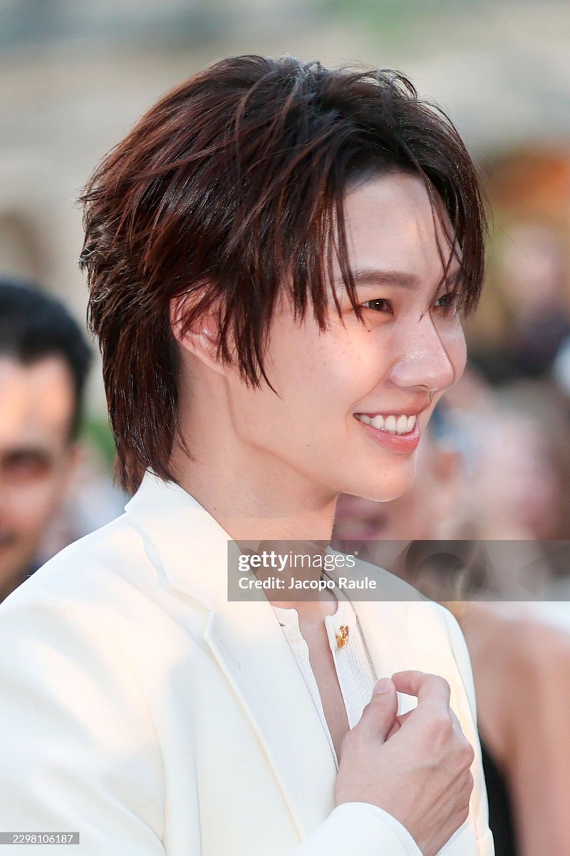 chudalee's tweet photo. Getty ชอบรอยยิ้มน้ำปิงมากนะ 
ลงรัวๆ เลย สวยสะใจอ่ะ งานนี้โฮมจัดกระน่ารักๆเพิ่มให้ ดูอินเตอร์สายฝอ แต่ยังคงคง authentic Asian looks ไม่ขาดตกบกพร่อง 

KENG NAMPING IN PARIS FW27 #SchiaparellixKENGNAMPING
#kengnamping #Schiaparelliㅤㅤㅤ
#KengHarit #nampingster https://t.co/bTQLLV80Zh