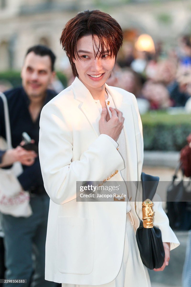 chudalee's tweet photo. Getty ชอบรอยยิ้มน้ำปิงมากนะ 
ลงรัวๆ เลย สวยสะใจอ่ะ งานนี้โฮมจัดกระน่ารักๆเพิ่มให้ ดูอินเตอร์สายฝอ แต่ยังคงคง authentic Asian looks ไม่ขาดตกบกพร่อง 

KENG NAMPING IN PARIS FW27 #SchiaparellixKENGNAMPING
#kengnamping #Schiaparelliㅤㅤㅤ
#KengHarit #nampingster https://t.co/bTQLLV80Zh