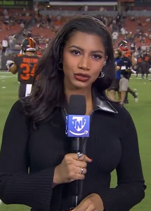 HaterReport's tweet photo. Taylor Rooks on Thursday Night Football https://t.co/m8um0dW8av