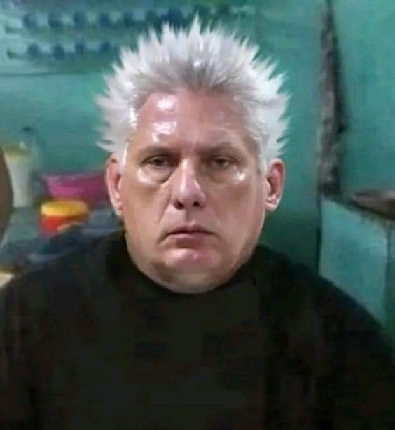 Ciprian88348173's tweet photo. @TemisCubanita Mira como lo tiene Papa!! CON LOS PELOS DE PUNTA, INCLUIDO LOS DEL QLO...!! https://t.co/Uy3phcnpEC