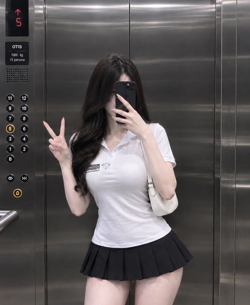 Chocolatejubjub's tweet photo. ใส่แบบนี้ไปแลกเกรดกับอาจารย์ได้ไหม🥹 #bu #รังสิต #ฟีดดดดด https://t.co/2Vcc5dLJK1