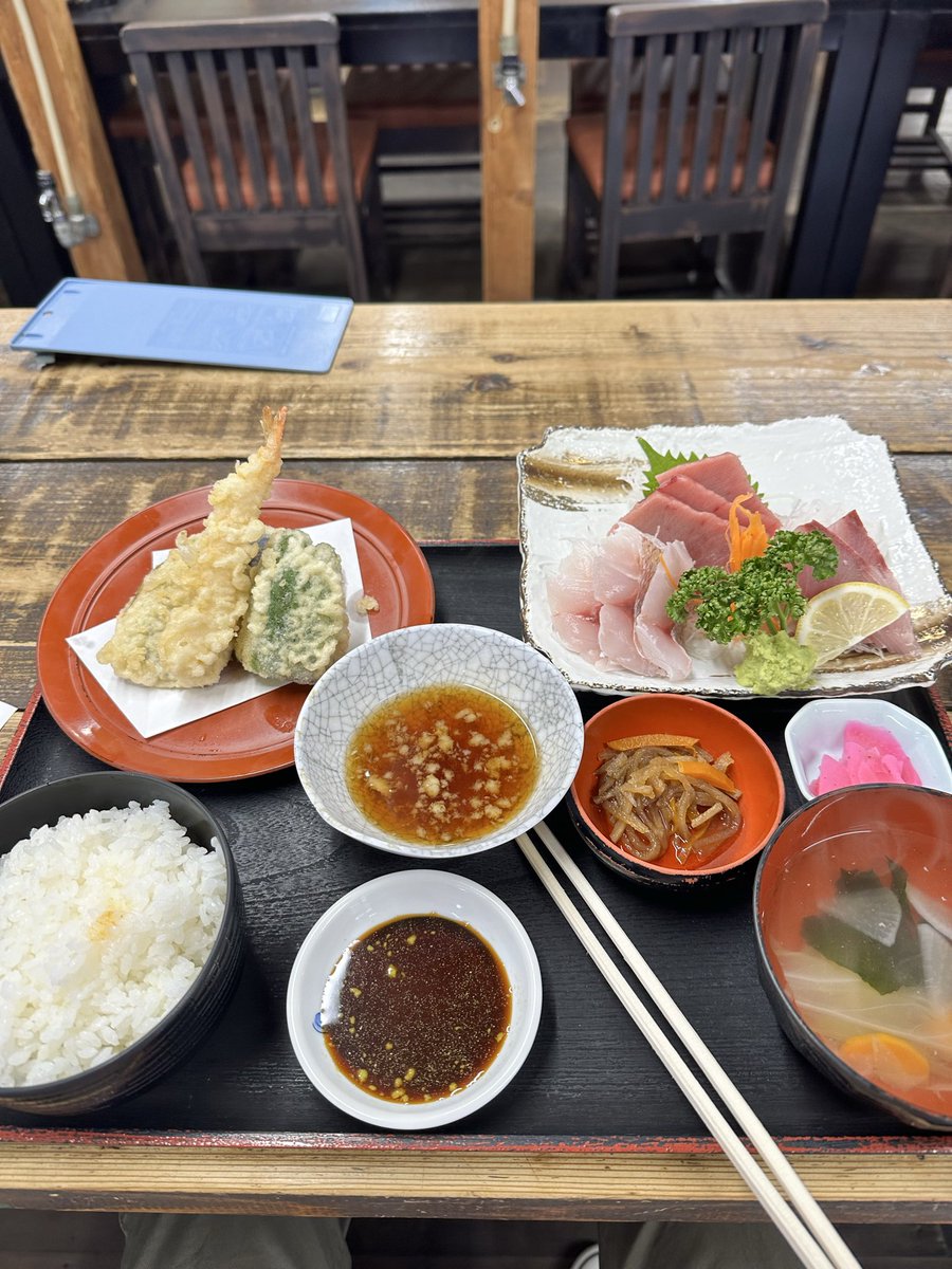 hacking_gate's tweet photo. 新弾探しがてらばんや来たが、平日は空いてて快適だわ https://t.co/fVI2NSjrXW