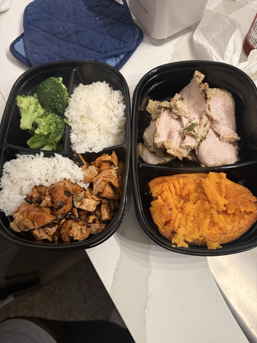 DeanTTraining's tweet photo. Picture this:

You eat the meal you see on the left for Lunch and the meal you see on the right for Dinner EVERY DAY for the next 12 months

Guess what you look and feel like 1 year from now???

If you said…

“The BEST I’ve ever looked/felt in my entire life”

…you’d be SPOT ON https://t.co/DrHPm3x01q