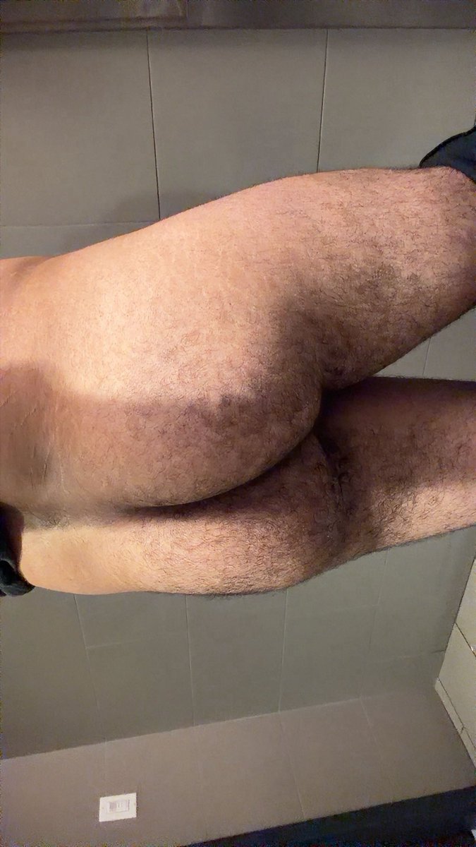 Tacticalfeetguy's tweet photo. Trying to build those leg muscles 🦵🏽 #femboyespañol #bear #gay #nsfwtwtًً https://t.co/qMp202TJ4e