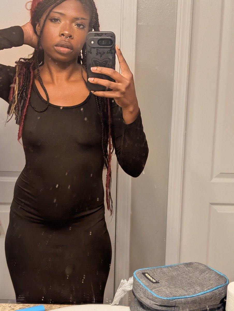 goddessvamprina's tweet photo. a brat like me gets whatever I want https://t.co/QuXYDXIDUL