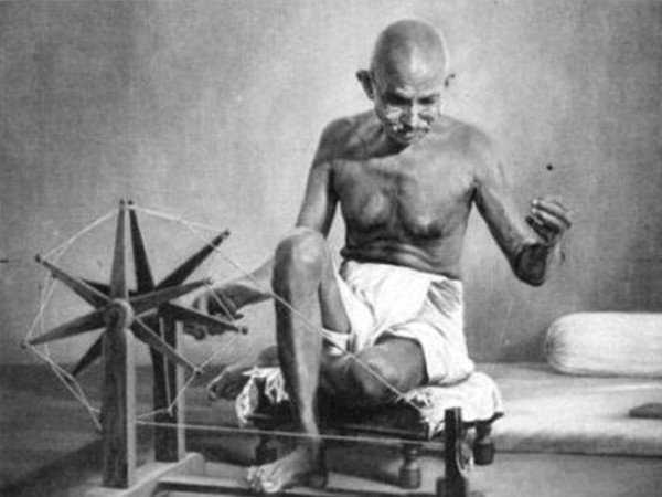 KTRBRS's tweet photo. Mahatma Gandhi taught the world that truth, non-violence and perseverance can become the strongest forces for change.

These timeless ideals resonate deeply with the spirit of the struggle that led to the formation of Telangana.

On this #GandhiJayanti, let us draw inspiration from Gandhi's unwavering commitment to truth, peace and justice.

Remembering and paying heartfelt tribute to Mahatma Gandhi on his birth anniversary 🙏