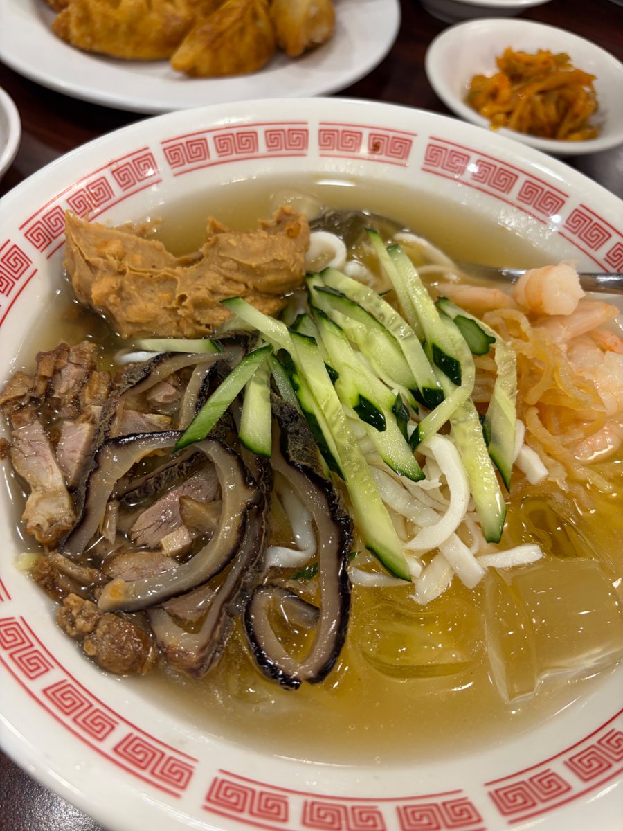 M2T2Na's tweet photo. 261001
찐만두가 맛있었다
신발원은 맨날 사람많아서 못갔는데 언제쯤 가볼 수 있으려나 https://t.co/xI2m94Ov2e