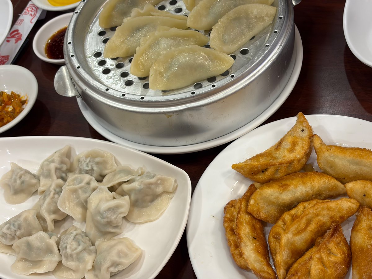 M2T2Na's tweet photo. 261001
찐만두가 맛있었다
신발원은 맨날 사람많아서 못갔는데 언제쯤 가볼 수 있으려나 https://t.co/xI2m94Ov2e