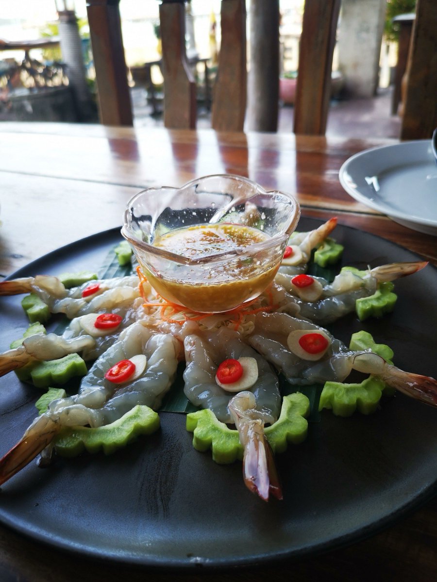 3VYEvY5eRObbmq4's tweet photo. I just found a super interesting niche snack from Southeast Asia—cool-looking glutinous rice shrimp! This little treat looks way more fun than regular snacks!， https://t.co/DFP27b189a