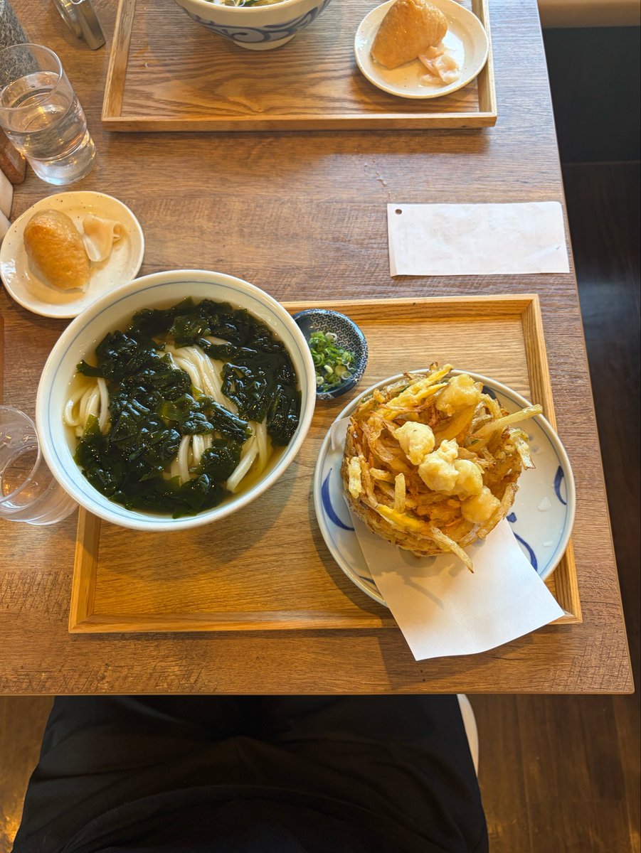 isthatabeat's tweet photo. 昼前香川上陸からのわかめとクソデカかき揚げしばいてるなう。 https://t.co/MpgAbWG2pW