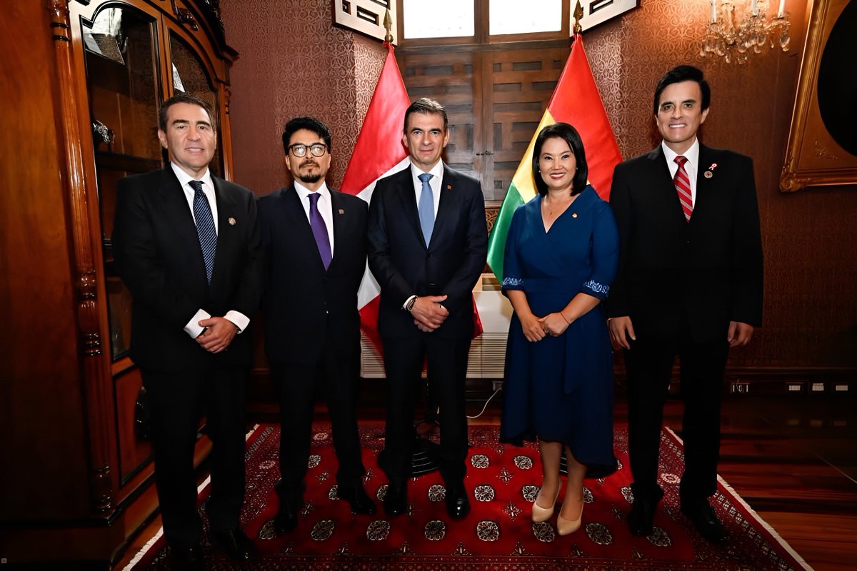 LectoraAndante's tweet photo. Canal N, medio oficialista de @presidenciaperu @KeikoFujimori, omite un dato importante sobre la detención del Fiscal General en #Bolivia: estaba a cargo del caso #Cerimedo y que ahora involucra a @MinPresidencia @Rodrigo_PazP y agentes de la #DEA en actividades con el narco. https://t.co/UvmTDshNwb