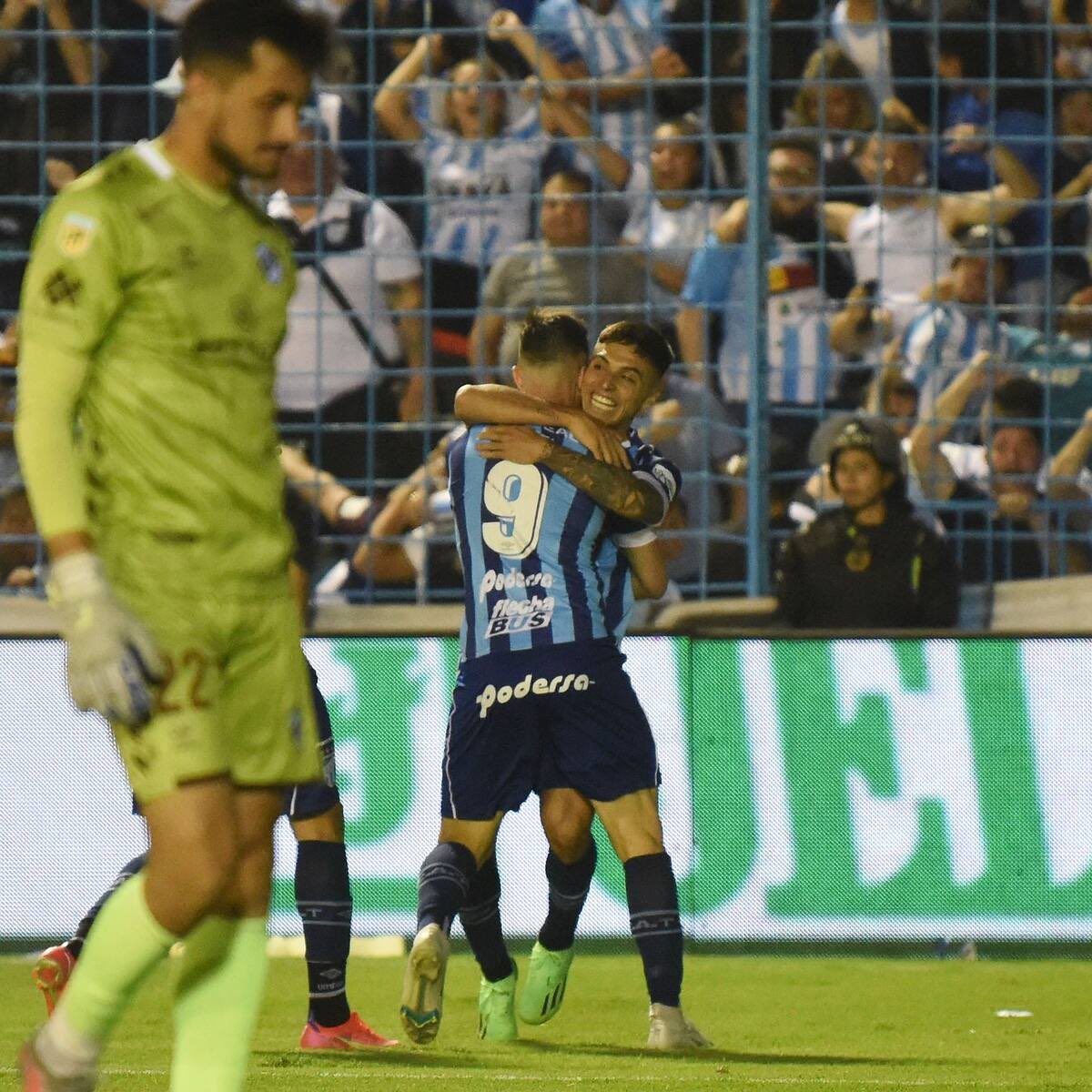 lucascasal19's tweet photo. Todos unidos, un pasito más. https://t.co/od29APDxqI