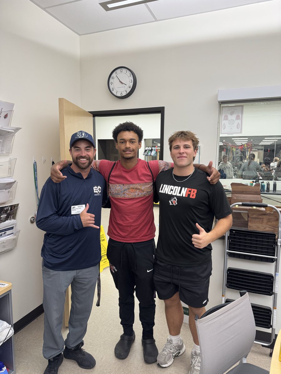 dev_comp21's tweet photo. Thanks so much for coming out @coachbryanmills , Mount Up!! 
@LeonardoC2008 
@CoachSchnaufer @WellsCaleb51 https://t.co/toIZl5bGLR