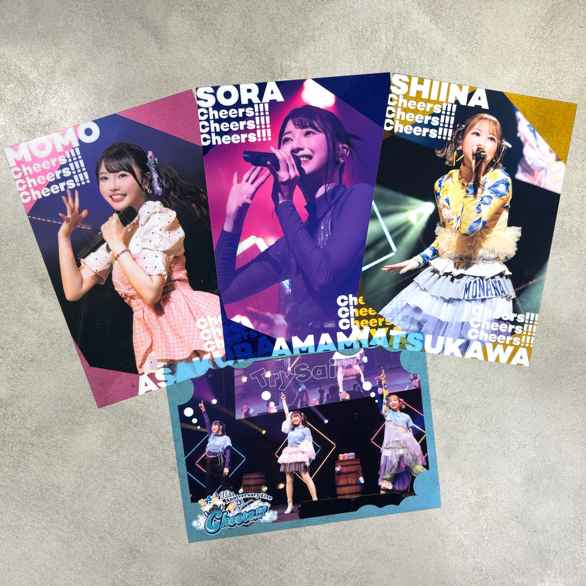 trysail_staff's tweet photo. ／
#TrySail 10th Anniversary Live 2026 “Cheers!!!”
オンラインくじ好評販売中🍻
＼

本日はクリアポスターのご紹介📷
クリアの透け感が可愛いA5サイズのポスター
お部屋に飾りたくなる限定デザインをご用意いたしました💫

ぜひ挑戦してみてください！

▼ご購入はこちら
https://t.co/L8769EmeHk https://t.co/K1tzRozn2M