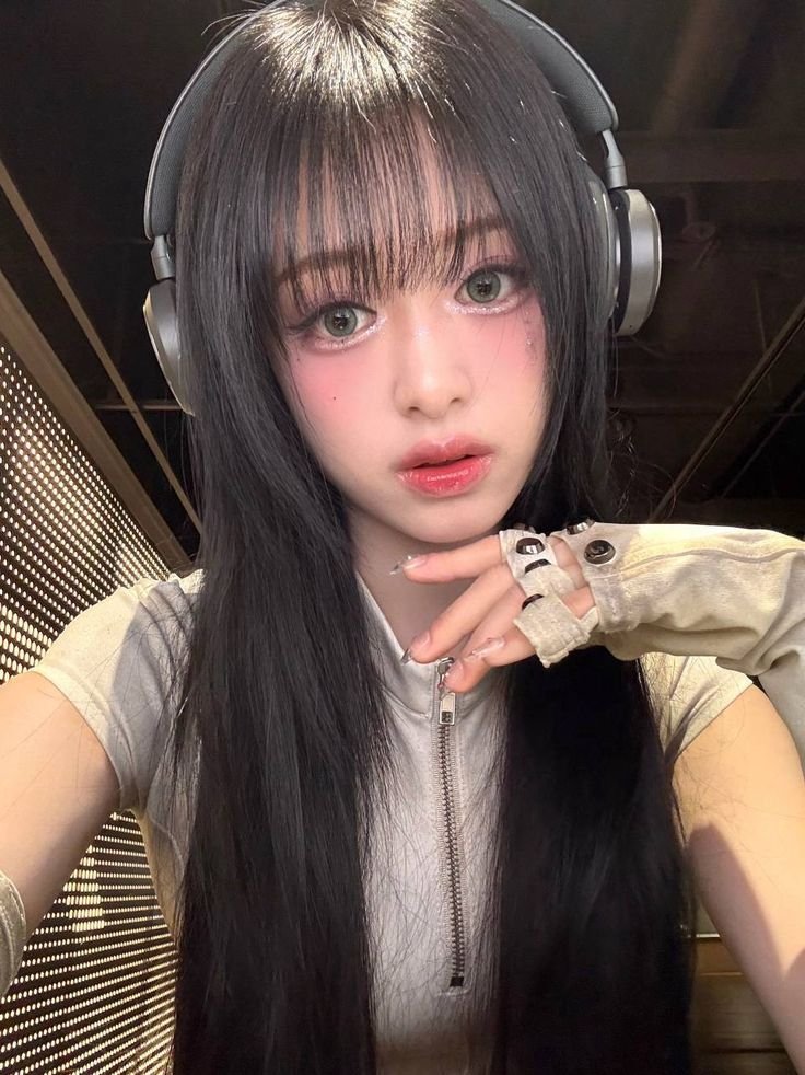4gllit's tweet photo. Plastic                                                 Natural beauty https://t.co/Oiiw4SKQpS