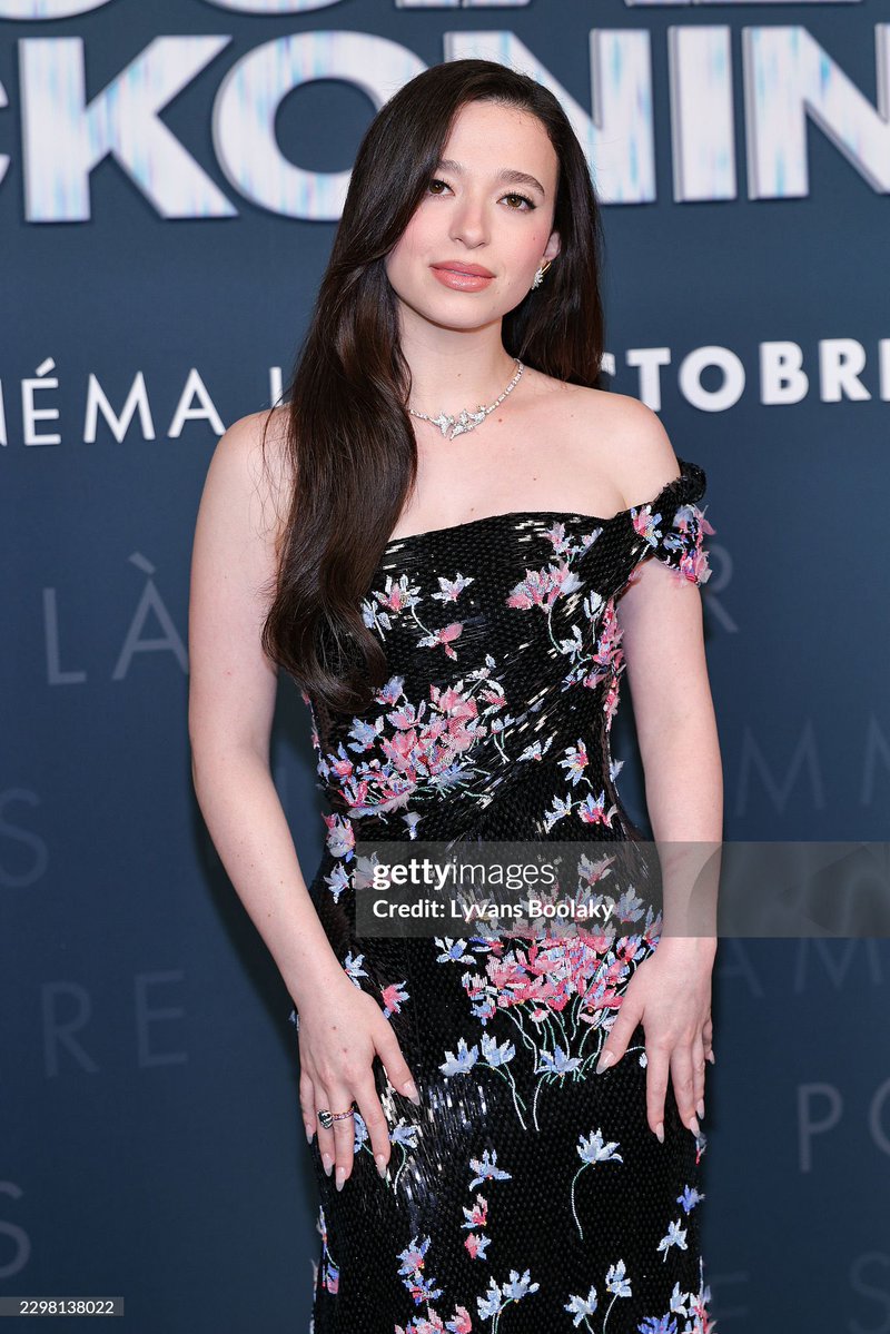mikeymadisons8's tweet photo. Mikey Madison attends the "The Social Reckoning" Premiere at Pathé Palace on October 01, 2026 in Paris, France. 📸: (Photo by Lyvans Boolaky/WireImage) https://t.co/fonolCqwi9