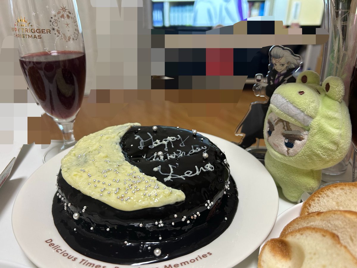 amber_fall_'s tweet photo. せんせい誕生日おめでとうございました！
ケーキつくったよ～🎂🖤🌙 https://t.co/dke9F06yoy