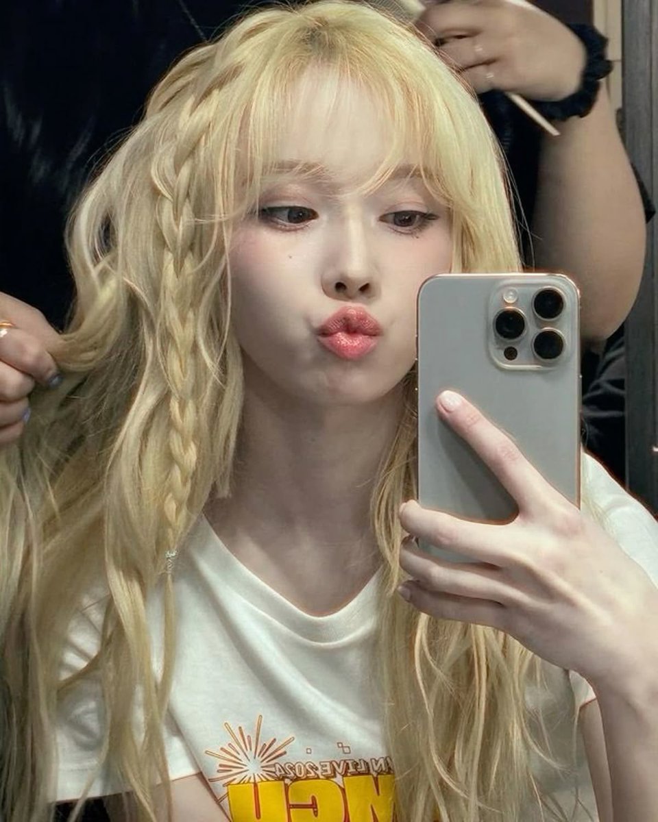 MehlahKneee's tweet photo. Hi give me the song that’s gonna make us go like this I only accept romantic songs ☺️ And lms for a dm #BNINTRO #BNLMS https://t.co/JetaZdnx6J