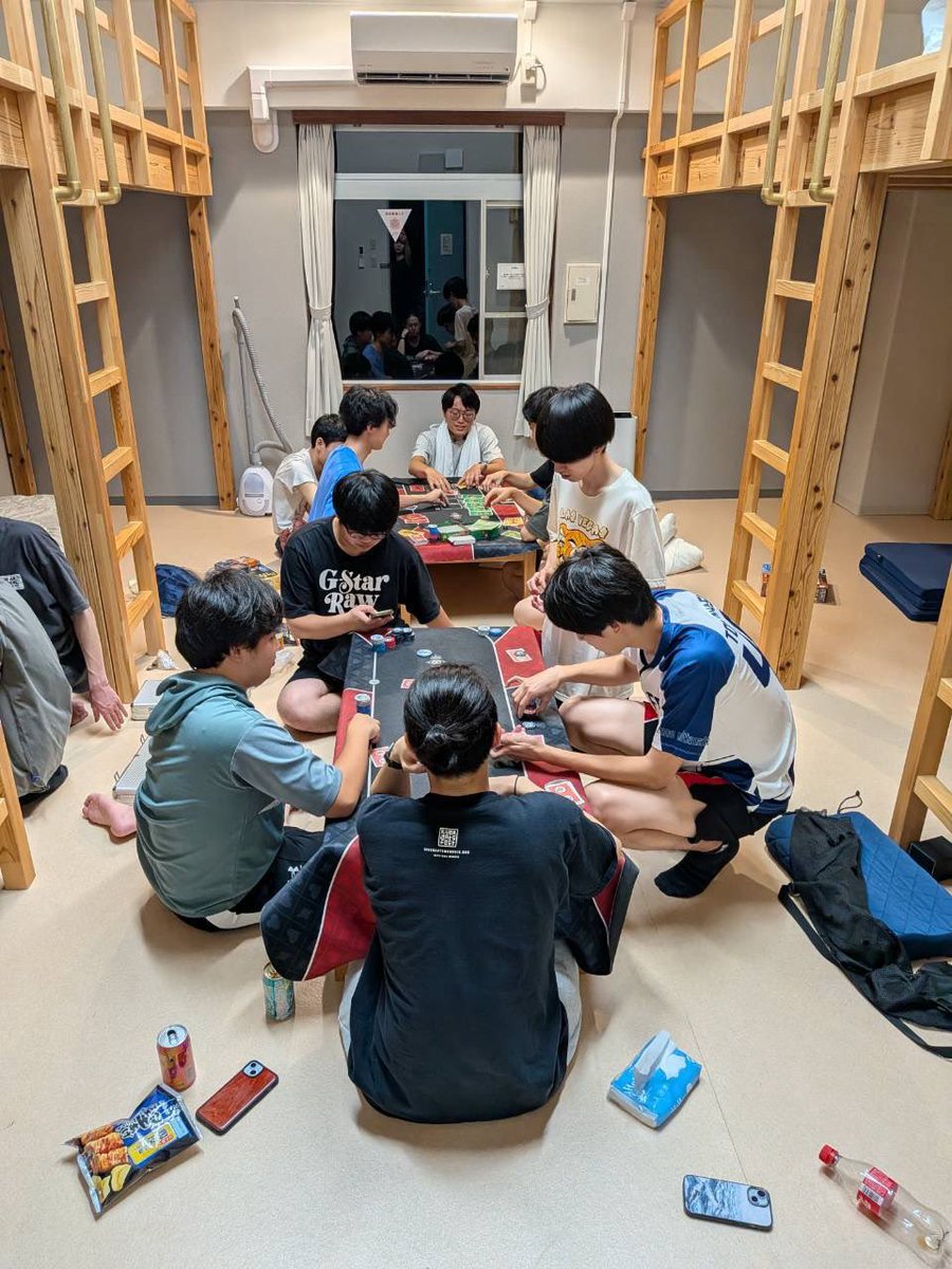 2023Bigfish's tweet photo. 他大学との合同合宿を行いました！

トーナメント3種をはじめ、BBQや花火などを通して交流を深めました！
夜通しポーカーやボードゲームで盛り上がる場面も😳

そして、メイントーナメントではBigfish1回生の せいごさん が優勝✨🏆🎉
SCOPに続き、1回生の勢いが止まりません！

#京大
#ポーカー https://t.co/HuDRnxESEr
