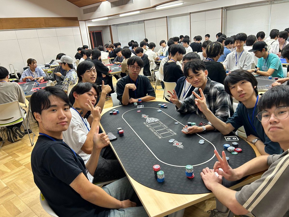2023Bigfish's tweet photo. 他大学との合同合宿を行いました！

トーナメント3種をはじめ、BBQや花火などを通して交流を深めました！
夜通しポーカーやボードゲームで盛り上がる場面も😳

そして、メイントーナメントではBigfish1回生の せいごさん が優勝✨🏆🎉
SCOPに続き、1回生の勢いが止まりません！

#京大
#ポーカー https://t.co/HuDRnxESEr