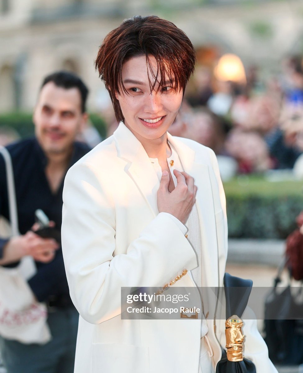 onlynammon's tweet photo. คิว 0 มันจะต่อยเจ็บแค่ไหนกันเชียว🤧🫵

KENG NAMPING IN PARIS FW27
#SchiaparellixKENGNAMPING https://t.co/bpuyG3ftfs