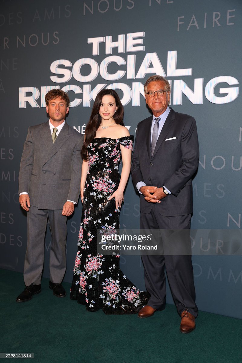 mikeymadisons8's tweet photo. Mikey Madison, Jeremy Allen White &amp; Aaron Sorkin attend the "The Social Reckoning" premiere at Pathé Palace on October 01, 2026 in Paris, France. 📸: (Photo by Yaro Roland/Getty Images) https://t.co/mhBgJCZRaH