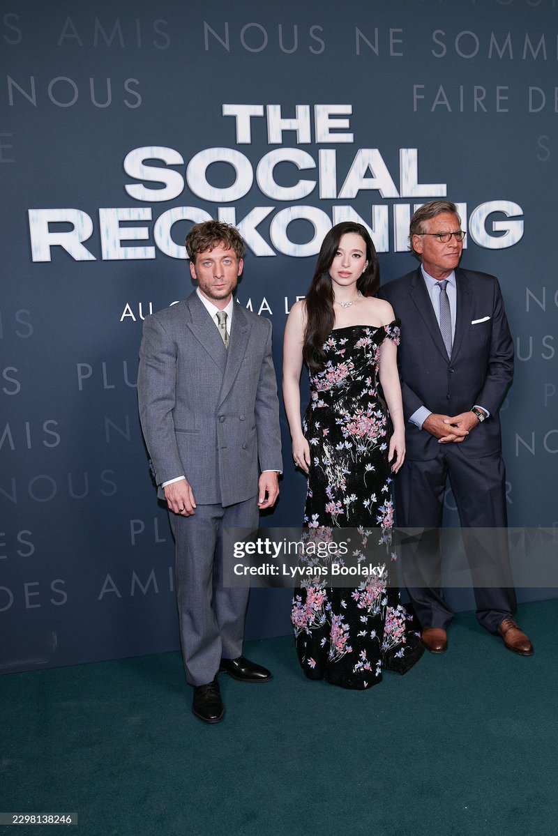 mikeymadisons8's tweet photo. Mikey Madison, Jeremy Allen White &amp; Aaron Sorkin attend the "The Social Reckoning" premiere at Pathé Palace on October 01, 2026 in Paris, France. 📸: (Photo by Lyvans Boolaky/WireImage) https://t.co/NcpSxZfr5r
