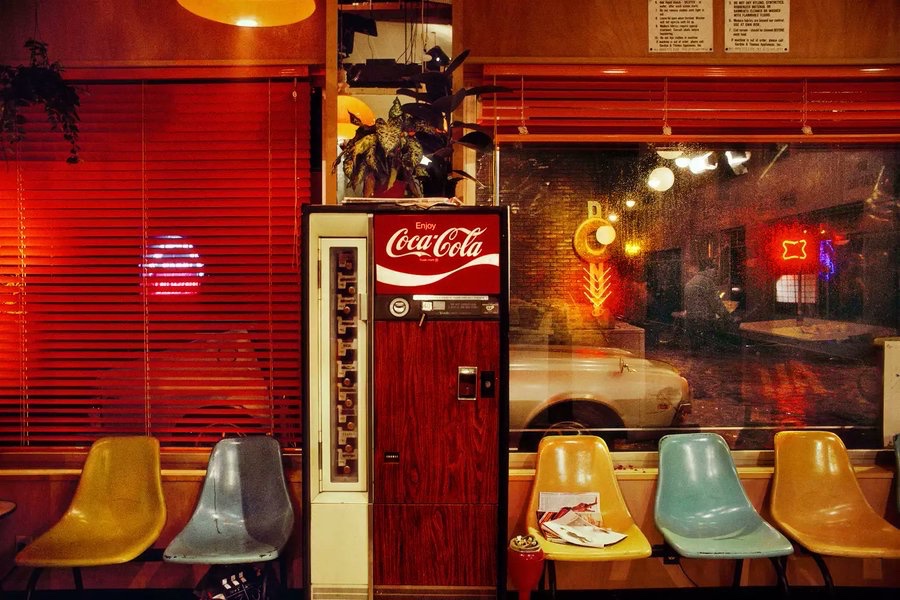 LKpaddy's tweet photo. Harry Gruyaert •
Paris, 1984 https://t.co/ck9qZlYv0w