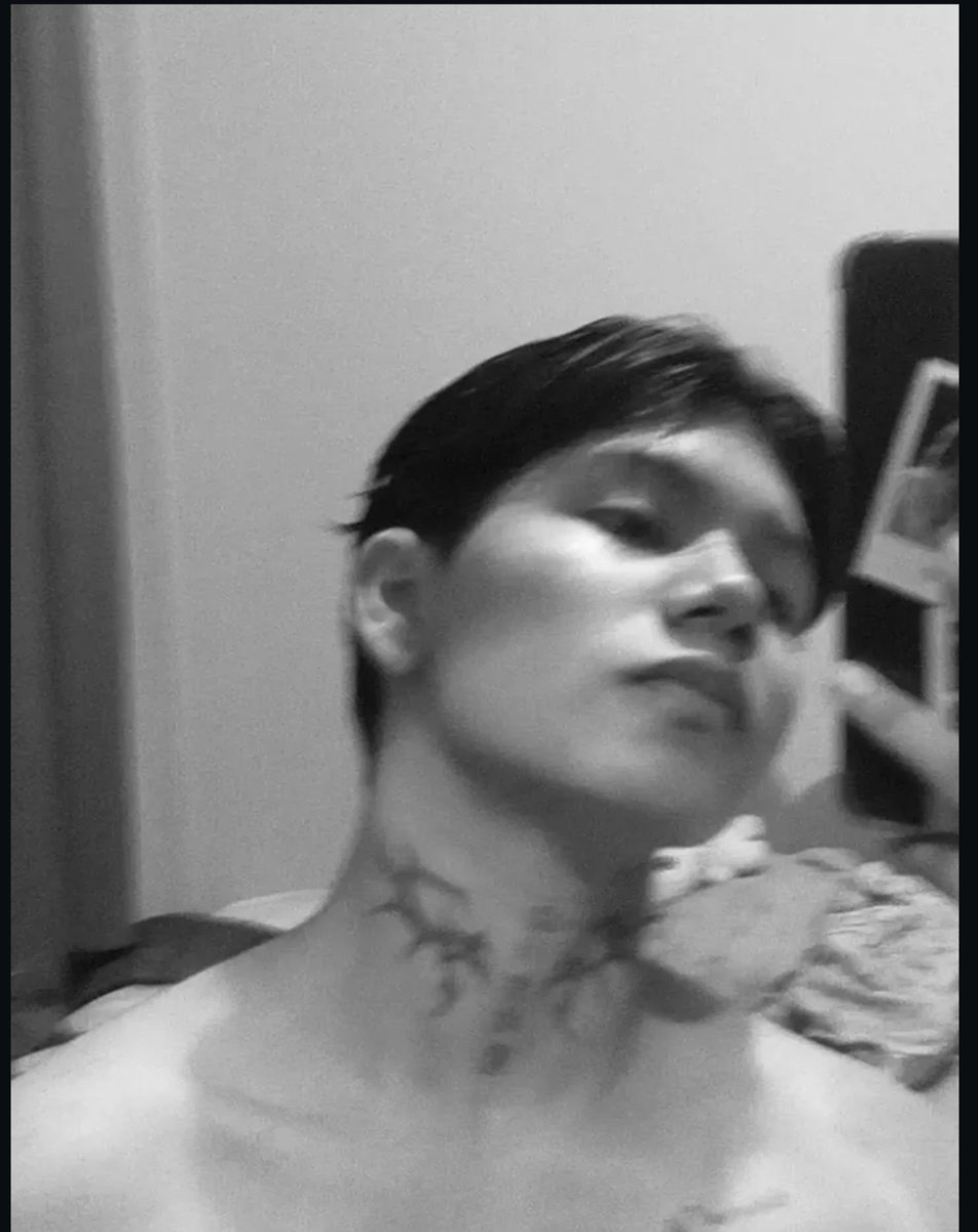 mercuriiol0's tweet photo. face reveal   ૐ https://t.co/zPNkTYYuo3
